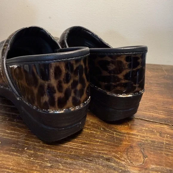 Dansko Shoes Womens Size 7 Brown Leopard Patent Professional Clogs 706-530202 - Picture 5 of 14